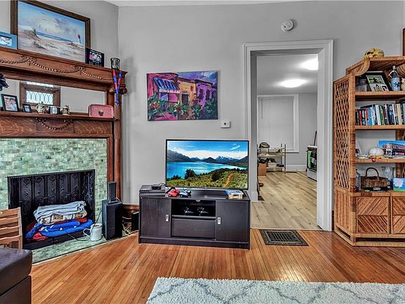5th image of 584 Elmwood Ave #1