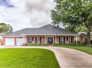 405 Crown Colony Dr, Lufkin, TX 75901