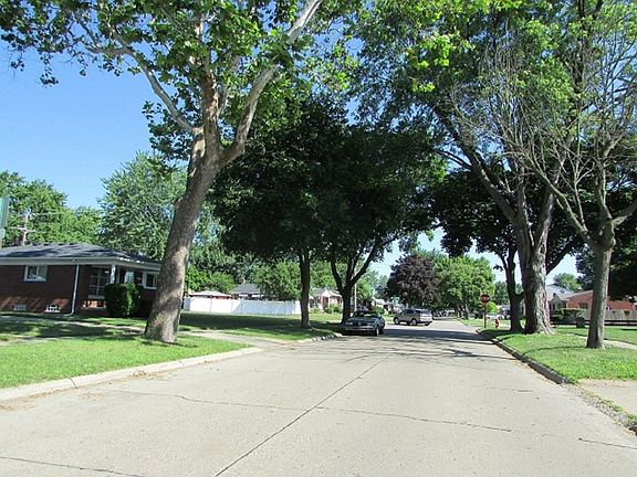 5th image of 28331 Couzens Ave