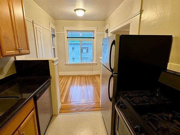4th image of 200 Irving St #8