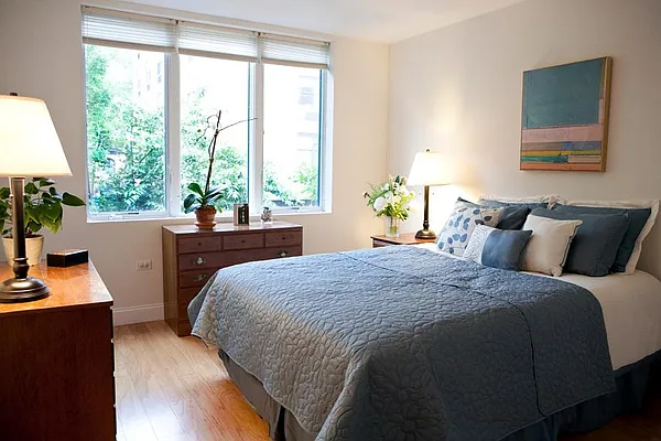 Sold by Brooklyn Bridge | media 4