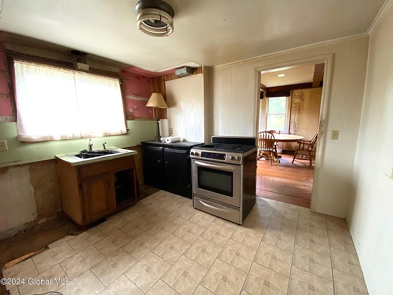 5th image of 273 Sunnyside Road
