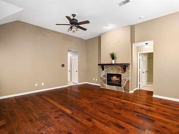 4th image of 6849 Barbican Dr