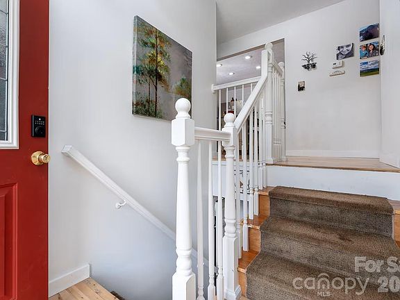 3rd image of 124 Oak Hill Rd