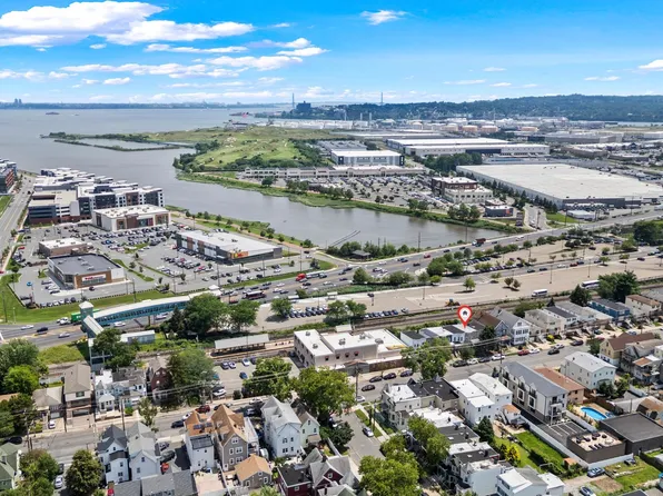 526 Avenue East image 17 of 18