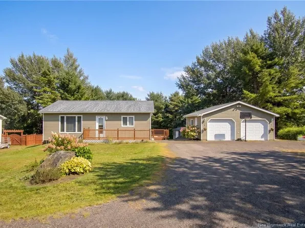 21 Sunnyside Dr, Grand Bay Westfield, NB E5K 3M5