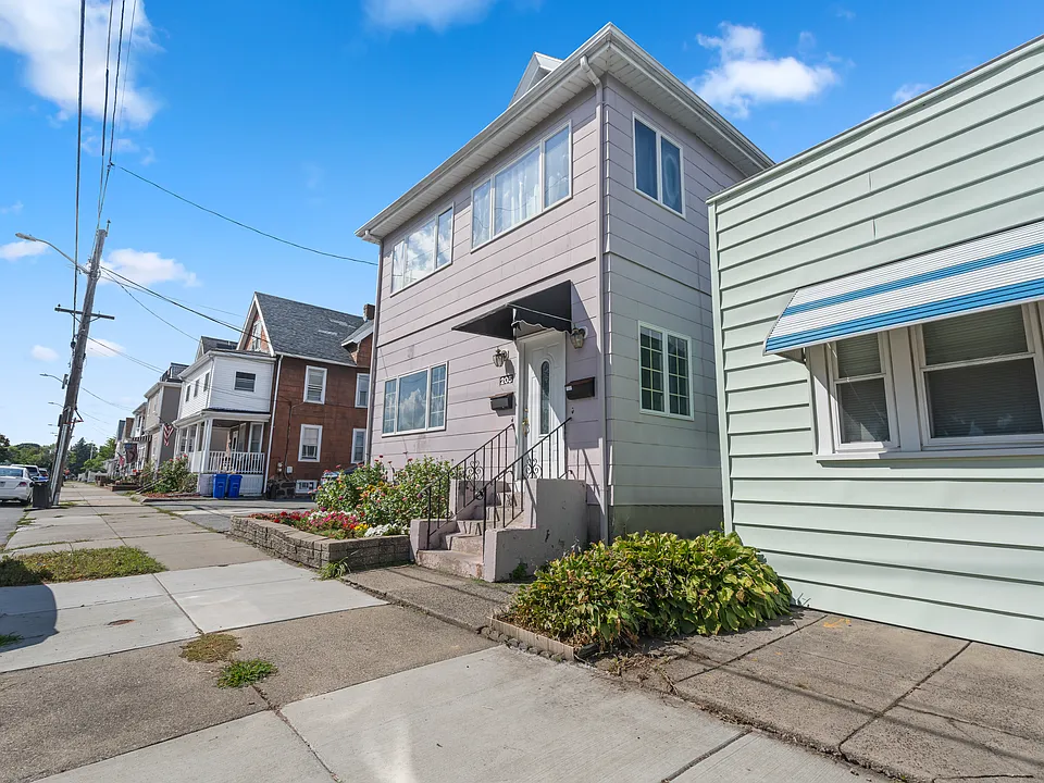 205 Emerald St