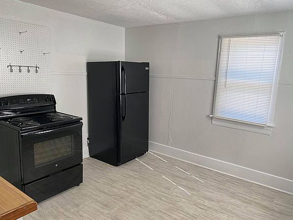 3rd image of 132 W 13th Ave #202