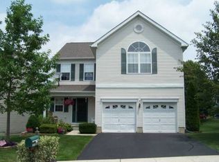 321 Hamilton Dr, Stewartsville, NJ 08886