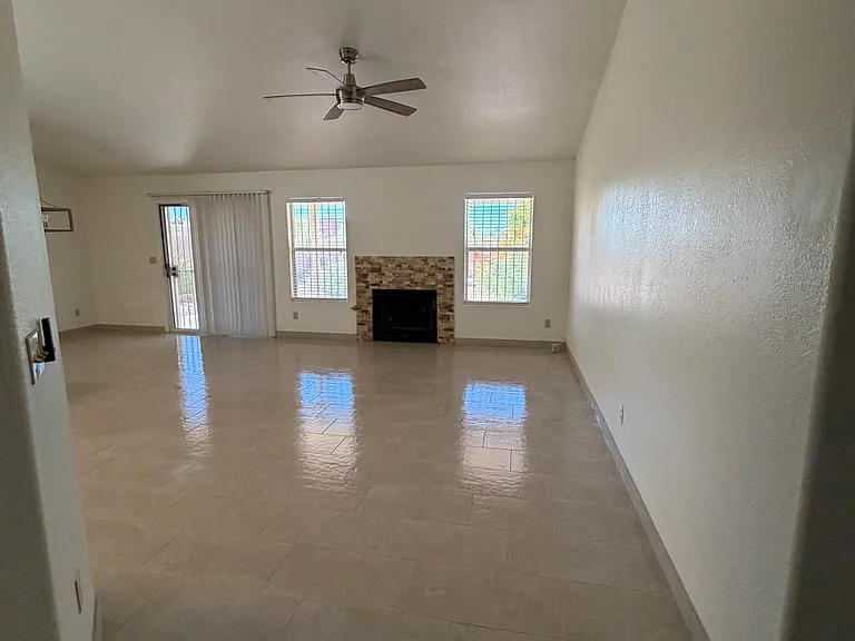 2534 S Perillo Dr — Photo 32