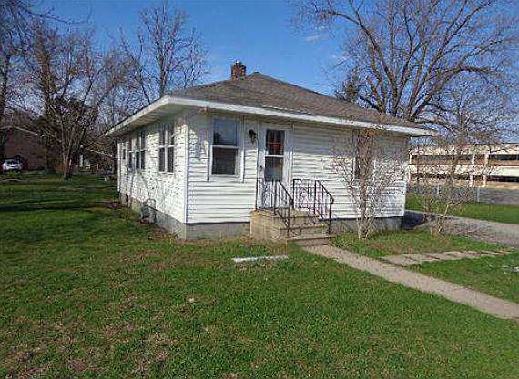 3rd image of 3744 Lincolnway E