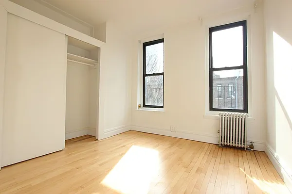 Rented by Dynamik Realty | media 7