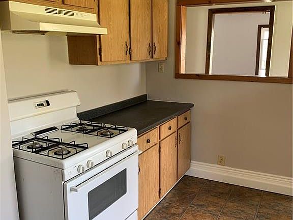 3rd image of 190 Mather St #192