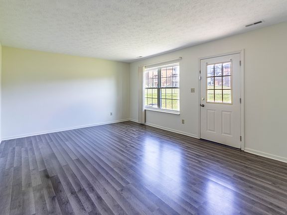 5th image of 212 Rosemarie Dr APT 8
