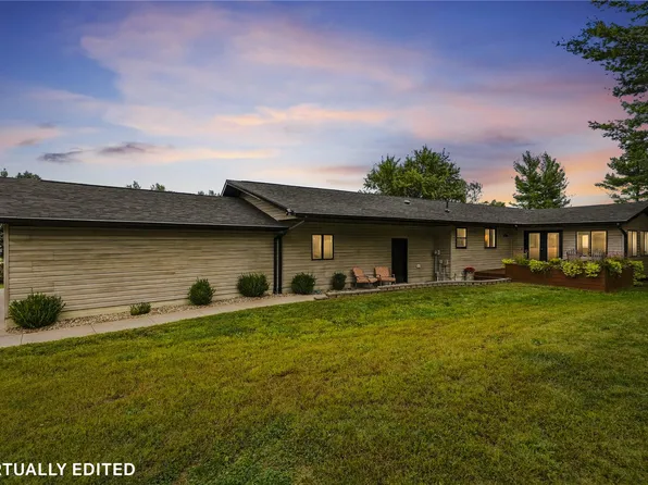 3307 55th Street Trl, Center Point, IA 52213