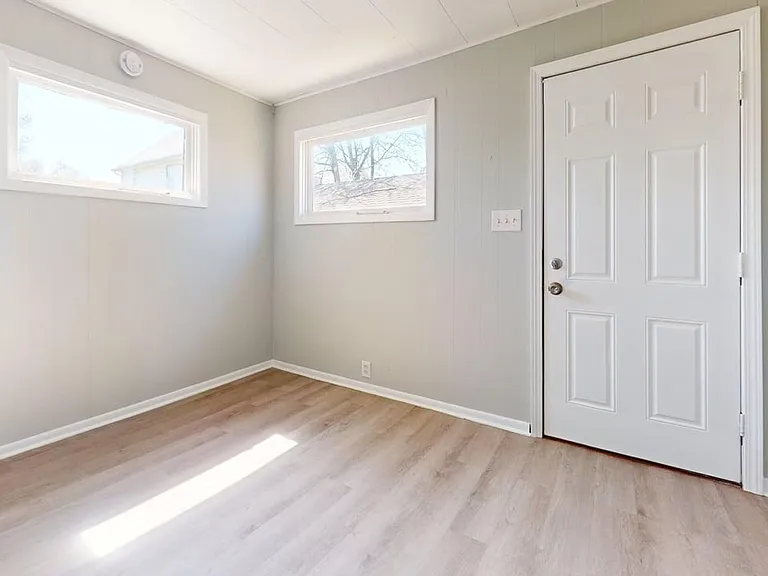 1117 Arlington Ave SW — Photo 4