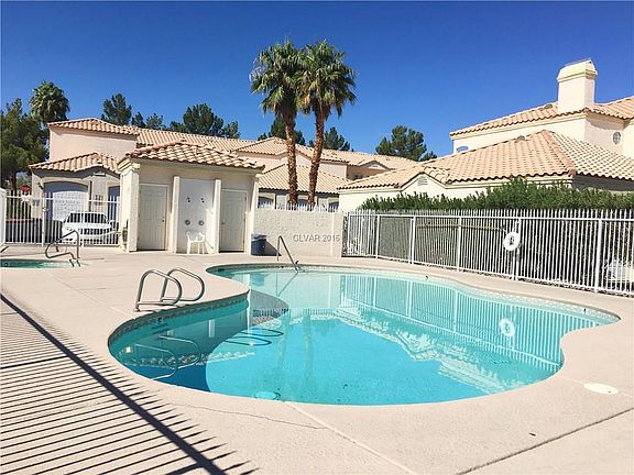 3rd image of 1900 N Torrey Pines Dr Unit 131