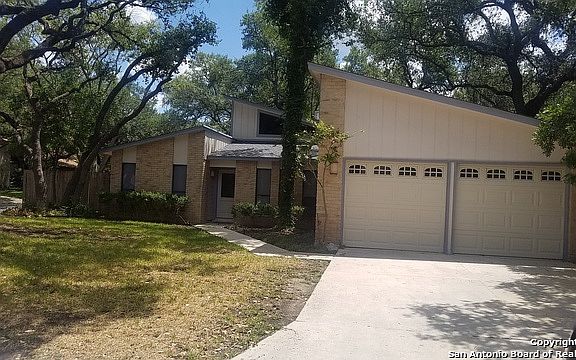 2nd image of 6102 Desert Trail St