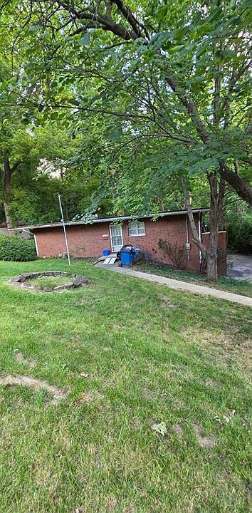 2nd image of 828 Willoway Ave