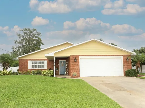 26625 W Cove Dr, Tavares, FL 32778
