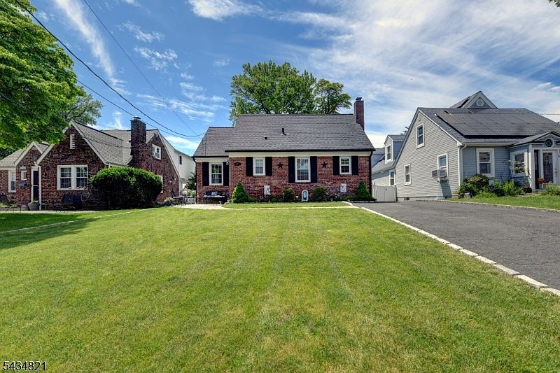 1st image of 60 Merritt Ave
