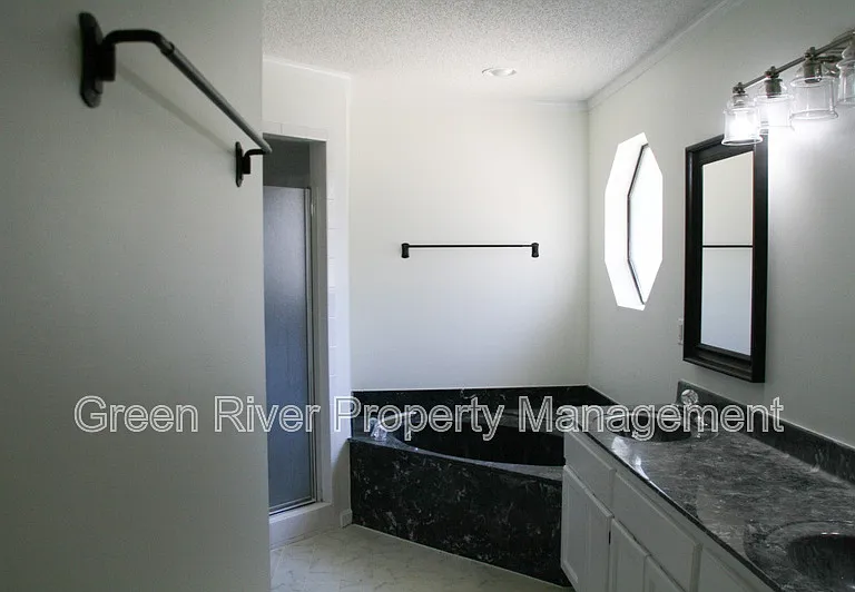 6106 Pine Ave — Photo 15