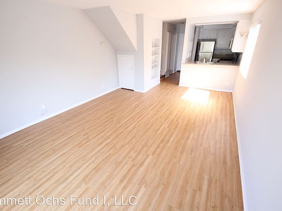 3rd image of 2647 S Barrington Ave APT 9