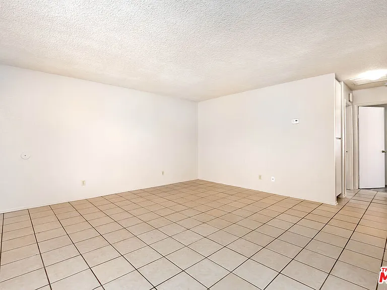 550 E Avenue H14 — Photo 11