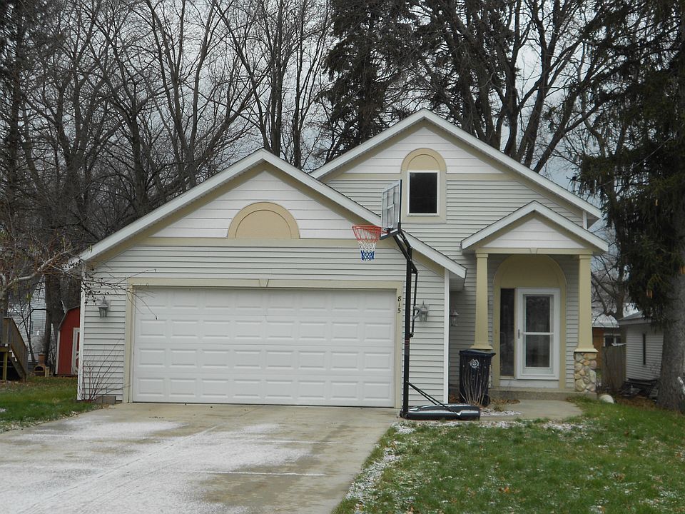 1st image of 815 W 26th St