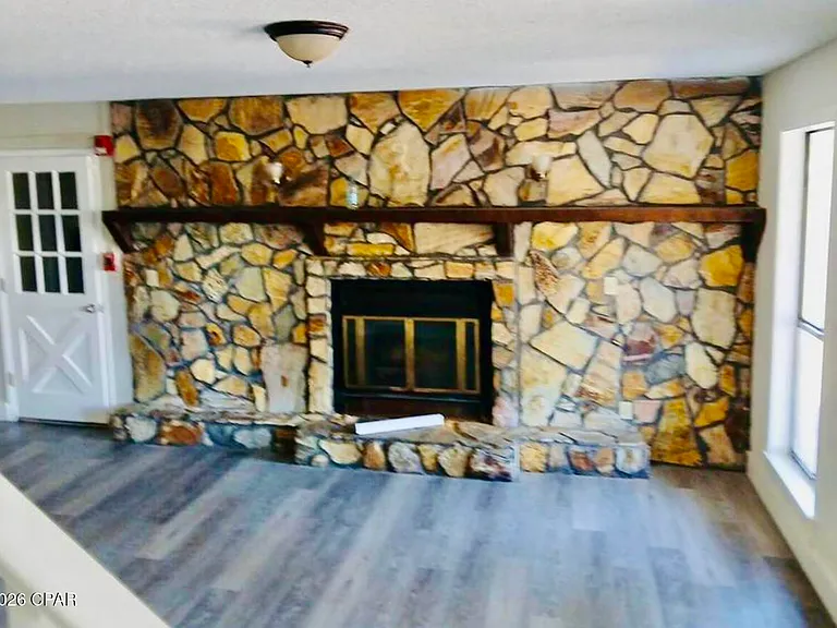 1825 Watkins Ave — Photo 6