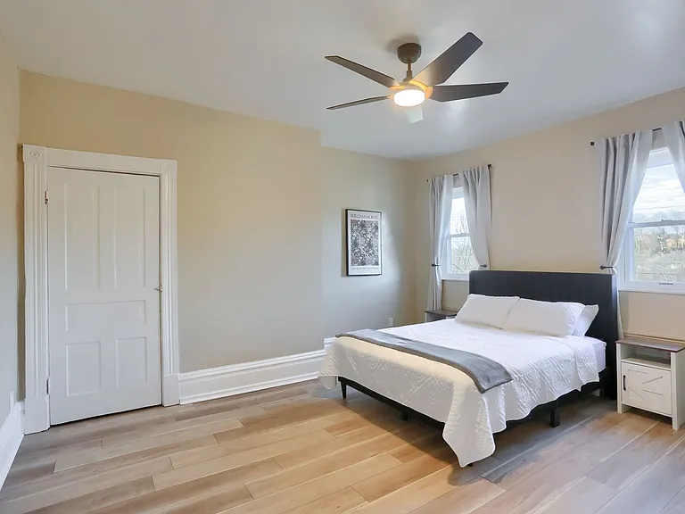 513 Grace St — Photo 35