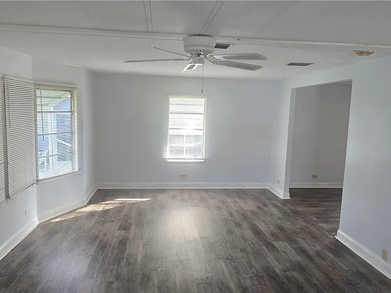 612 Pine Grove Ct — Photo 2