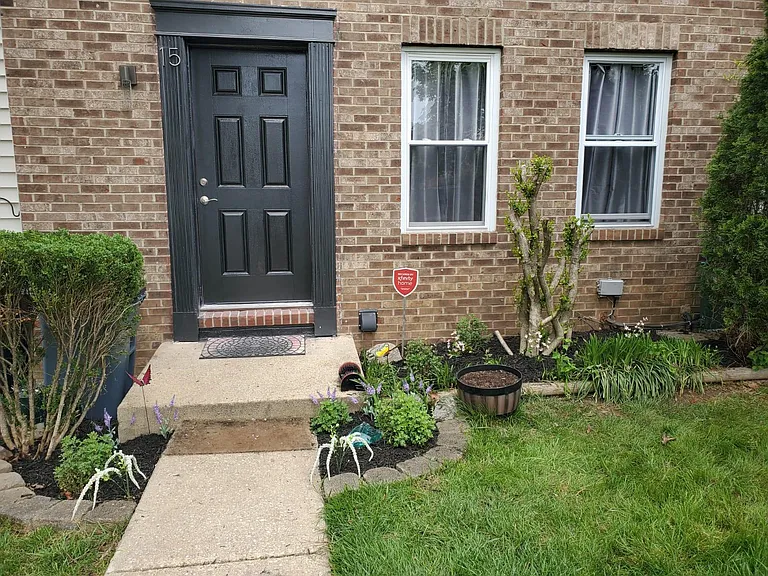 15 Running Ct — Photo 14