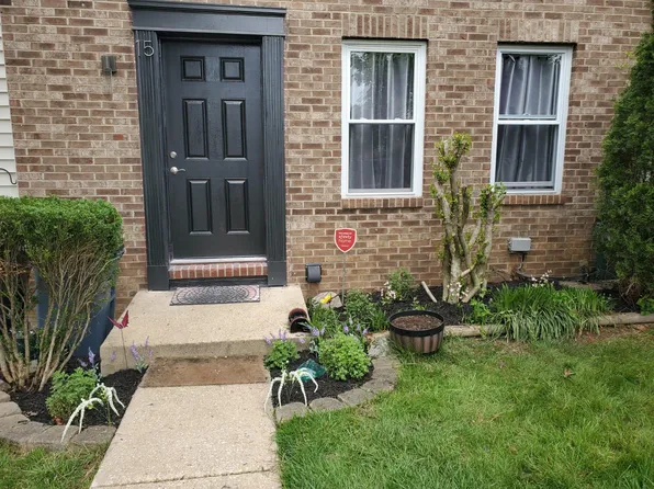 15 Running Ct, Essex, MD 21221