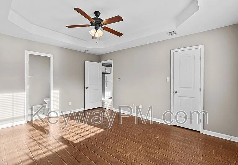 823 Whispering Willow Ct — Photo 11