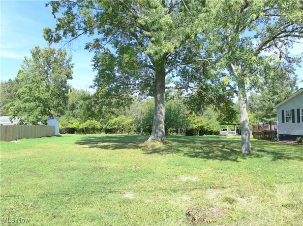 Morris Dr, Strongsville, OH 44149