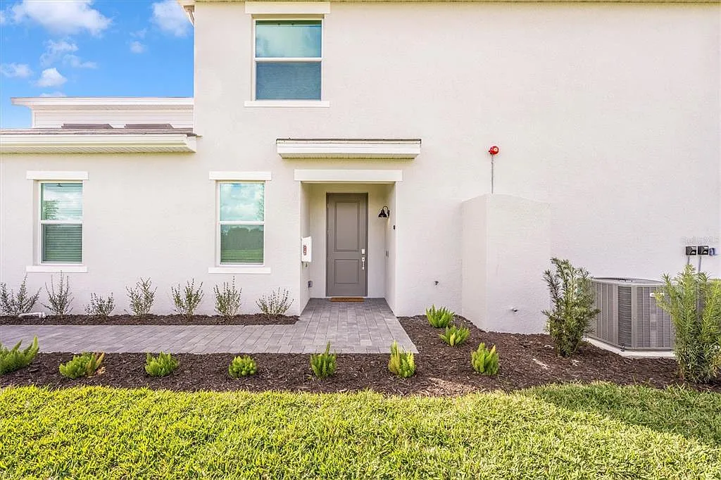 3 bed, 2.0 bath, 1789 sqft, $7,000 — Photo 2