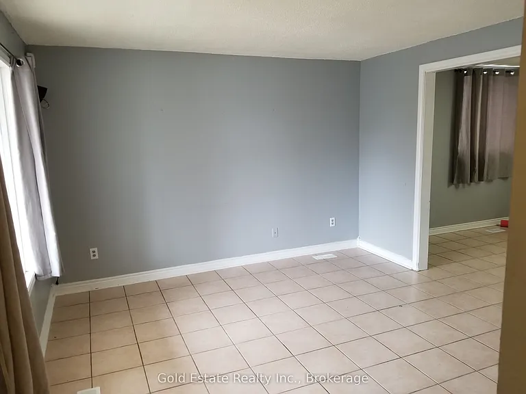 426 Langlois Ave #UPPER — Photo 3