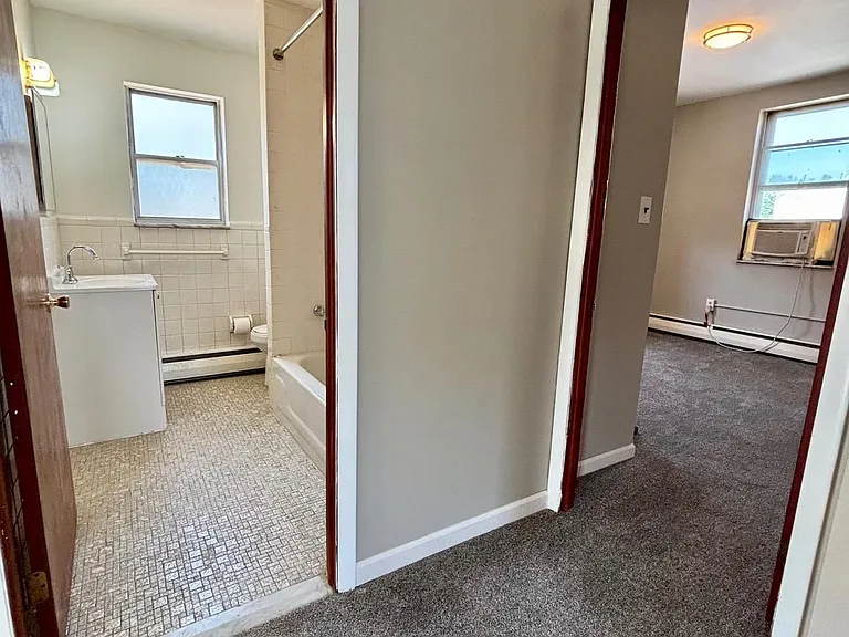 1030 Lawrence Ave — Photo 13