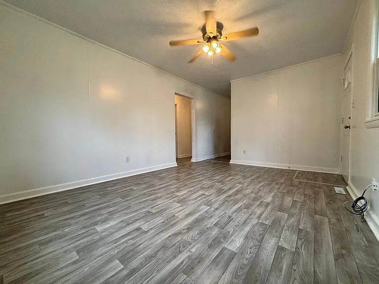 631 N Brown Ave — Photo 4