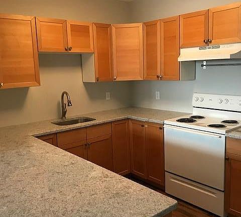 Kitchen (new granite countertops)