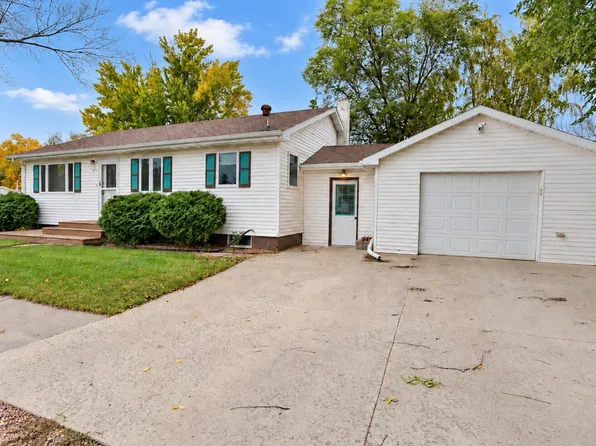 320 Wilmot Ave, Ipswich, SD 57451