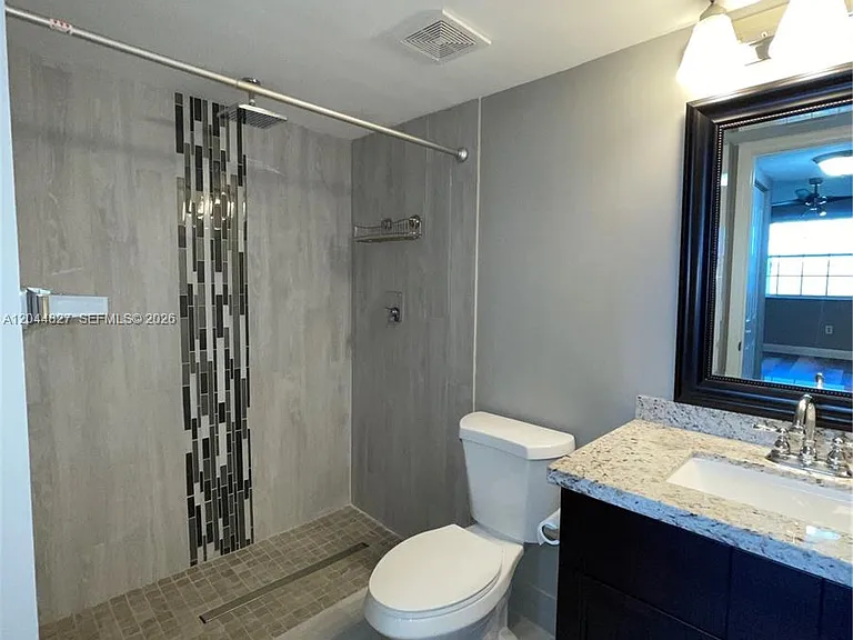 2831 N Oakland Forest Dr #101 — Photo 13