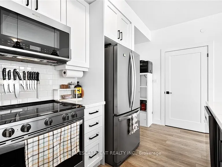 470 Dundas St E #710 — Photo 8