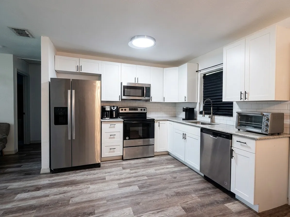 4 bed, 1277 sqft, $2,200 — Photo 3