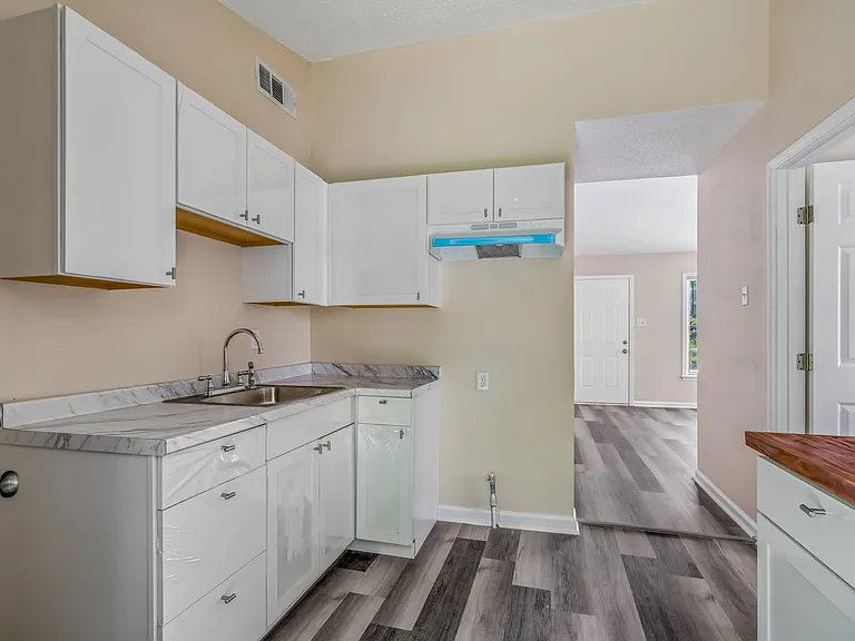 2064 Willow Wood Ave — Photo 4