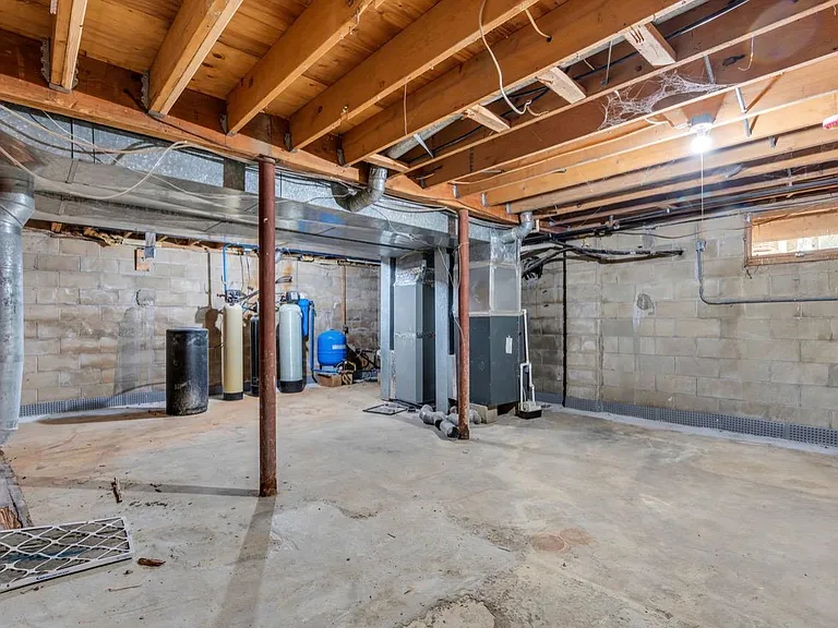 633 Eltone Rd — Photo 42
