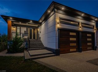 24 Sylvia St, Kitchener, ON N2K 1E7