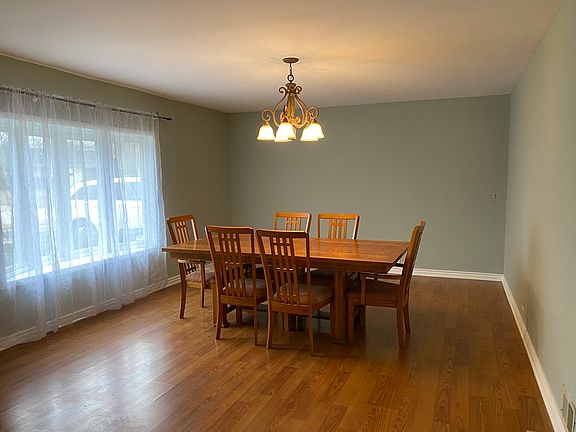 4th image of 325 Newton St