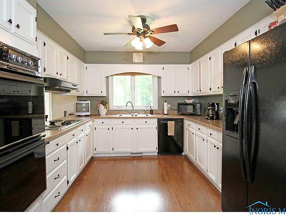 3rd image of 1057 Wentworth St